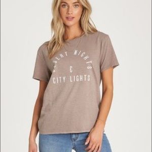 BILLABONG City Lights T shirt in Medium in original shipping with Label